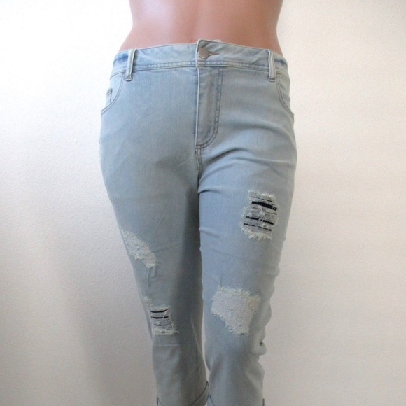 Lane Bryant DESTRUCTED Capri Plus Size NWOT - Picture 2 of 5